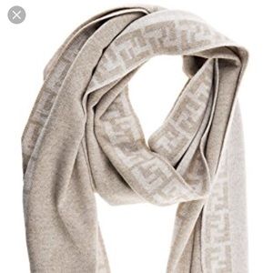 NEVER WORN Fendi wool scarf